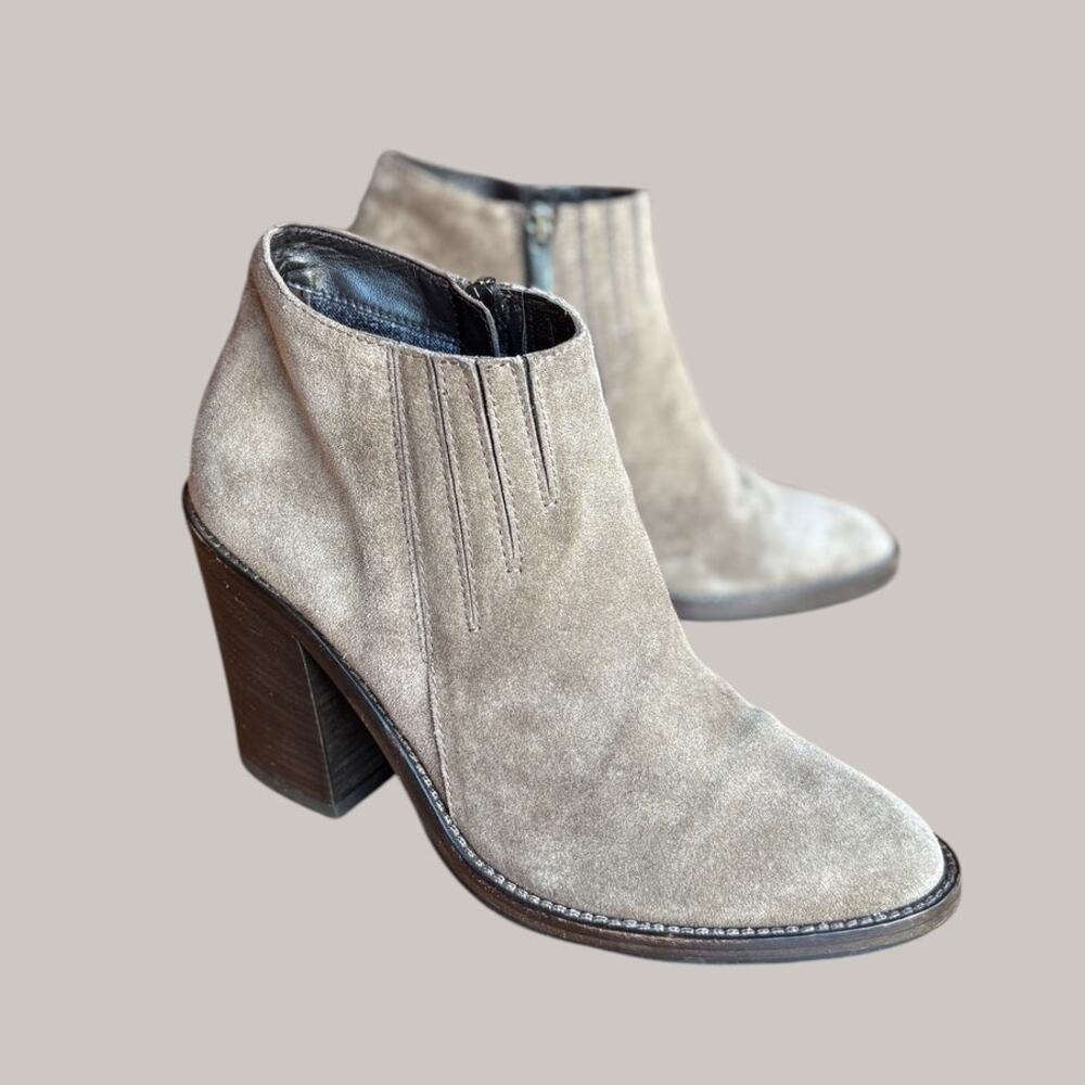 Aquatalia Loren Western Style Taupe Suede Ankle Boots "Weatherproof" size 8